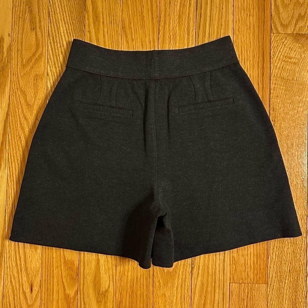 Kit and Ace High Waisted Pull On Pleated Shorts Pockets Charcoal Gray Sz 6 - Picture 2 of 9